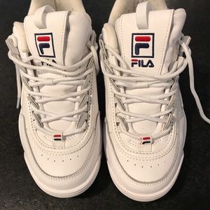 Women’s 9 White Filas